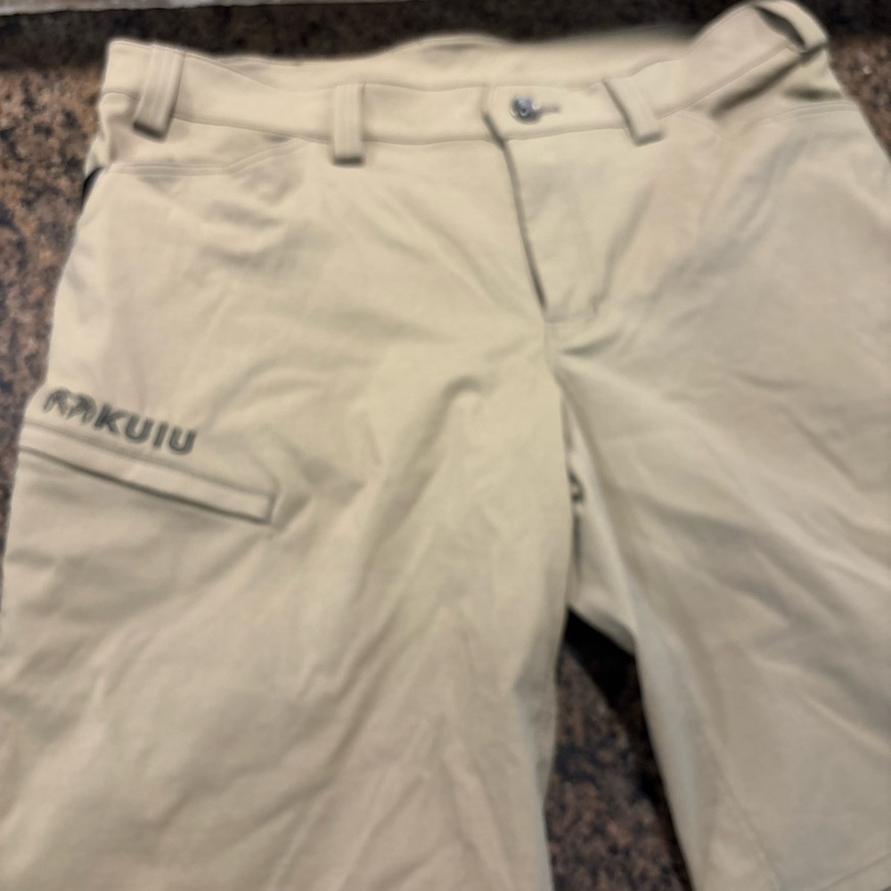 KUIU Men's Beige shorts